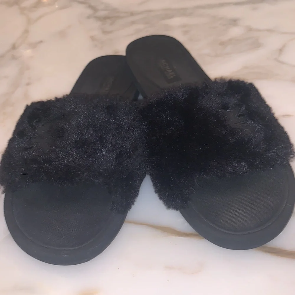 Michael Kors black faux fur Slides - Picture 4 of 6